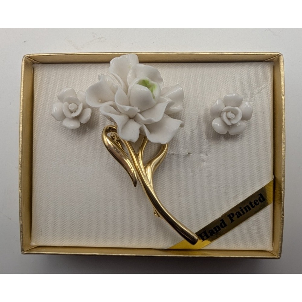 VINTAGE White Porcelain Flower Brooch Earrings Set Womens Gold Tone Hand Painted